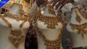 Gold Prices Fall by Rs 3,000 Per Tola Across Pakistan