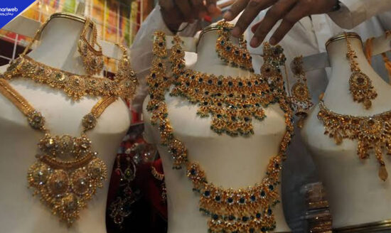 Gold Prices Fall by Rs 3,000 Per Tola Across Pakistan